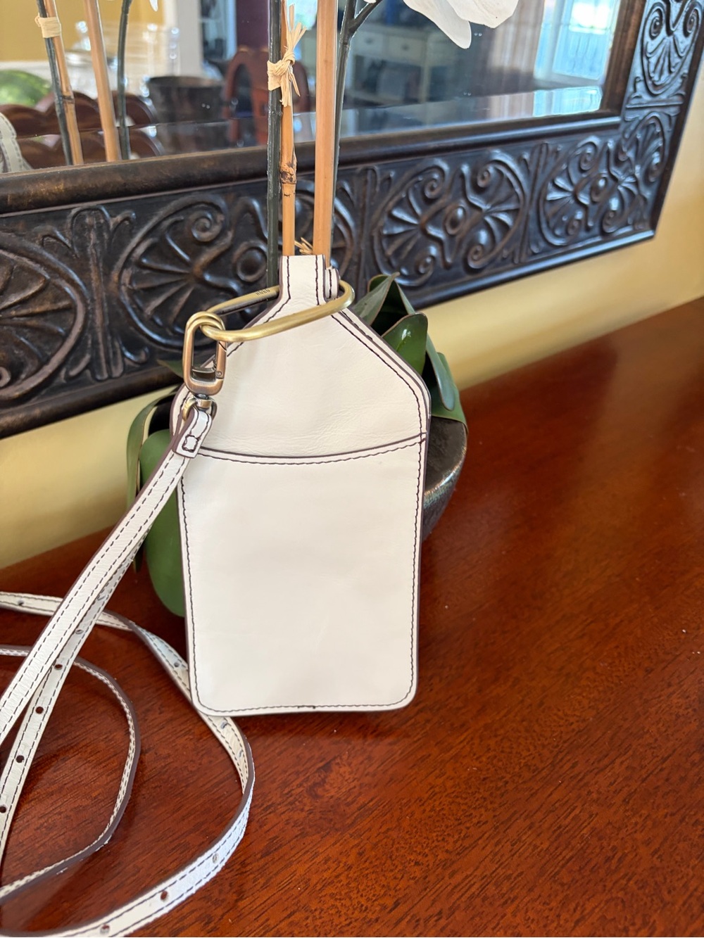 HOBO White Leather Crossbody Wallet, Purse ID Slip Pocket/Phone Ivory - Picture 2 of 8
